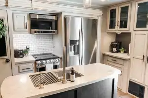 Luxury Camping - Jayco Eagle 330RSTS