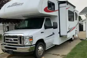 Little Missy's Forest River Sunseeker 2650S-CDW Class C