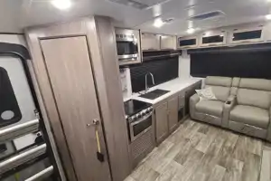 Sunset Trail Slideout w/Outdoor Kitchen