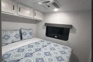  East to West Entrada Class C Sleeps 10