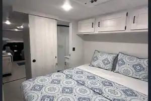  East to West Entrada Class C Sleeps 10