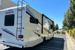 Luxury Family - Style Bunkhouse Sleeps 10 Solar Wi-fi 2 A/C + More