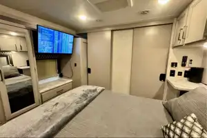 Luxury Family - Style Bunkhouse Sleeps 10 Solar Wi-fi 2 A/C + More