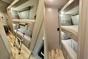 Luxury Family - Style Bunkhouse Sleeps 10 Solar Wi-fi 2 A/C + More