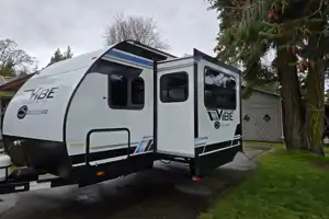 Perfect for families! 2024 Forest River Vibe 18' Trailer