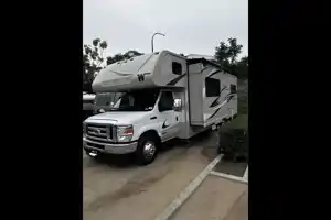 Family Adventurer Winnebago Minnie Winnie 31H Class C