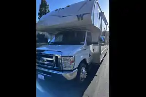 Family Adventurer Winnebago Minnie Winnie 31H Class C