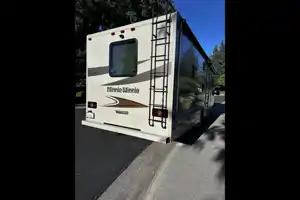 Family Adventurer Winnebago Minnie Winnie 31H Class C