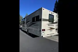 Family Adventurer Winnebago Minnie Winnie 31H Class C