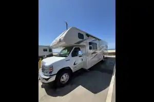 Family Adventurer Winnebago Minnie Winnie 31H Class C