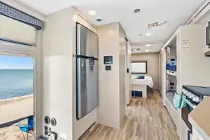 Thor ACE Luxury RV: Spacious Bunk Beds, Pet-Friendly & Fully Loaded