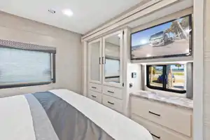 Thor ACE Luxury RV: Spacious Bunk Beds, Pet-Friendly & Fully Loaded