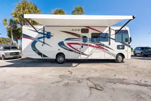 Thor ACE Luxury RV: Spacious Bunk Beds, Pet-Friendly & Fully Loaded