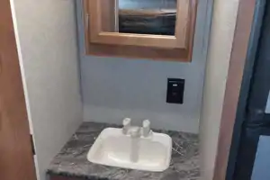 Private Queen, Sleeps 6+, Delivery!