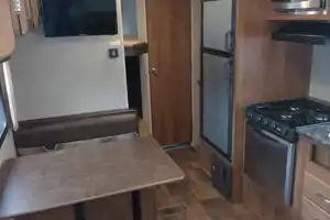 Private Queen, Sleeps 6+, Delivery!