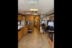 Luxury 2006 Monaco Knight Diesel Pusher