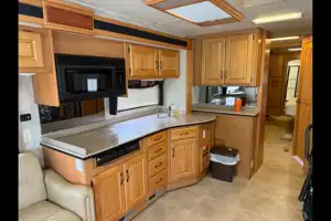 Luxury 2006 Monaco Knight Diesel Pusher