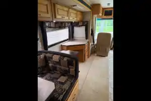 Luxury 2006 Monaco Knight Diesel Pusher
