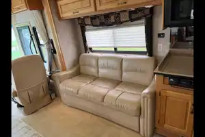Luxury 2006 Monaco Knight Diesel Pusher