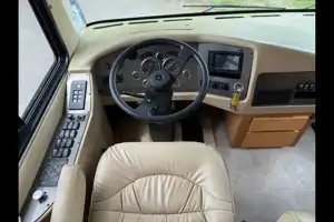 Luxury 2006 Monaco Knight Diesel Pusher