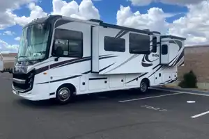 Entegra Coach Vision 31V- sleeps 8, private master bedroom