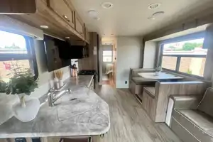 Entegra Coach Vision 31V- sleeps 8, private master bedroom
