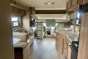 Entegra Coach Vision 31V- sleeps 8, private master bedroom