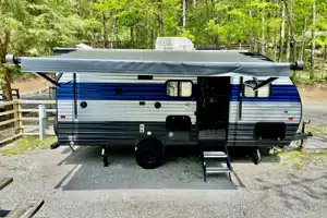 2021 Wolf Pup. Fully Furnished Bunkhouse. Family Friendly!