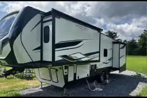 Keystone Montana High County 281CK Fifth Wheel
