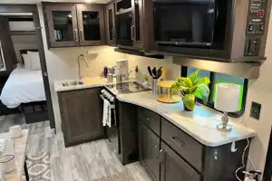 (Fall Special) (The Oasis) Design Transend Xplor Travel Trailer Pet Friendly