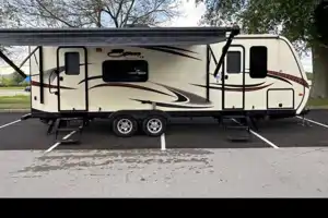 Compact & Cozy Camper with Queen Bed & Spacious Slide-Out