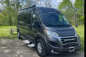 John's Roadtrek Zion srt Class B