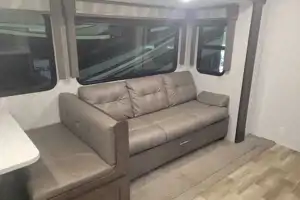Country Charm RV; Luxe Listing