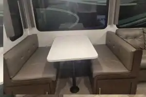 Country Charm RV; Luxe Listing