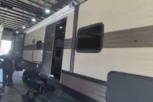 Country Charm RV; Luxe Listing