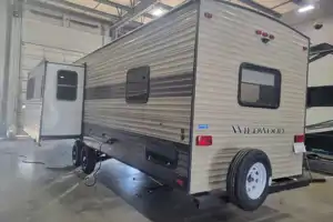 Country Charm RV; Luxe Listing