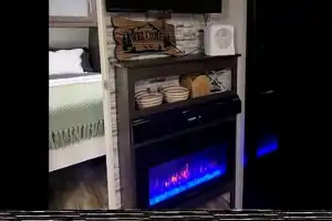 Country Charm RV; Luxe Listing
