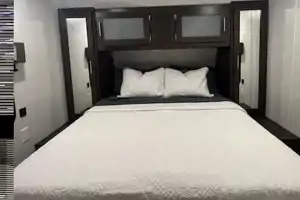 Country Charm RV; Luxe Listing