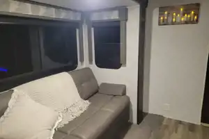 Country Charm RV; Luxe Listing