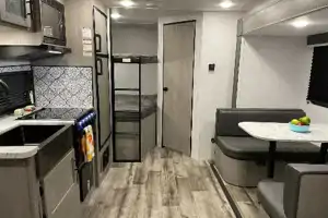 Maria's Coleman 1905bh Travel Trailer