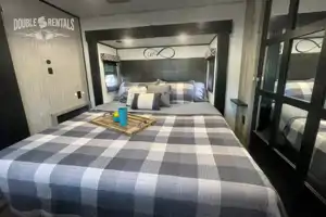 DURANGO Private King Master, Queen bed in Loft, Bunk Room, and Fold-Out Patio!!