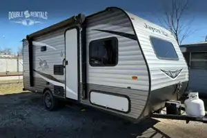 ECONOMY JAY FLIGHT with Queen Bed, Bunks, and Full Bath!