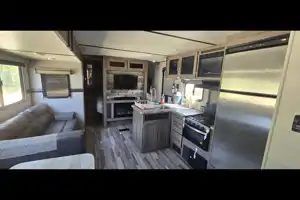 🏕️ 2020 CrossRoads Zinger ZR328SB – Your Spacious Home Away From Home!
