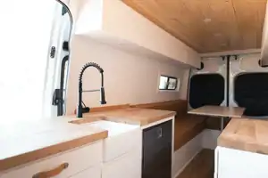 Felix's Mercedes-Benz Sprinter Class B