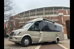 John's Leisure Travel Vans Unity Fx Class B