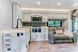RV Henrietta