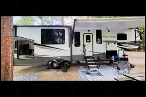 Keystone Avalanche - Fully Equipped Luxury 5th Wheel
