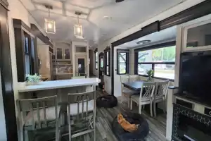 Keystone Avalanche - Fully Equipped Luxury 5th Wheel
