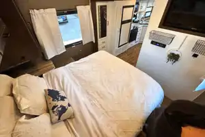Renovated RV - WiFi, Pets, Jeep, Off-Grid Friendly, Towing, 24/7 Support, Near Airport