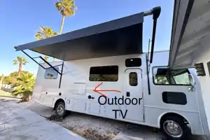 Renovated RV - WiFi, Pets, Jeep, Off-Grid Friendly, Towing, 24/7 Support, Near Airport
